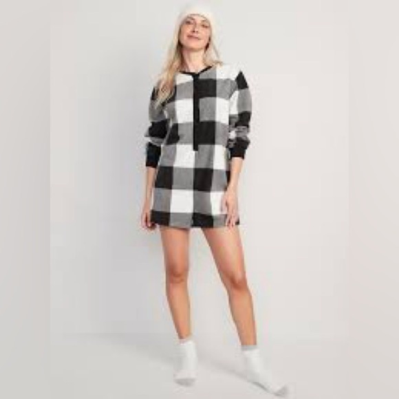 ON Fleece Henley Pajama Romper - Picture 8 of 9